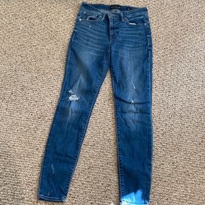 Lucky Brand Ava Skinny distressed jean in size 4/27 regular